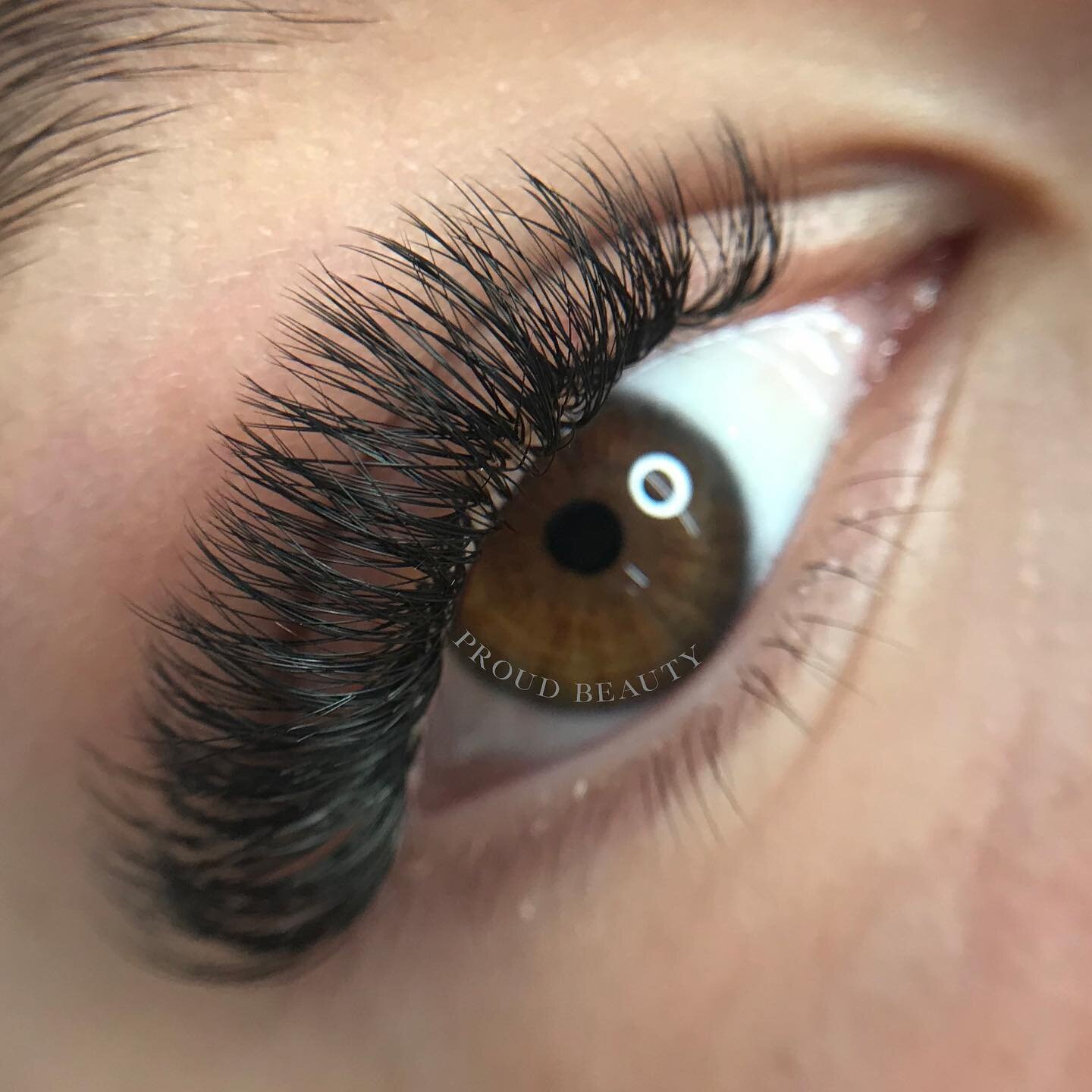 I really enjoyed doing this recent set of Russian Volume lashes! 
It&rsquo;s been all about Hybrids recently so it was fun to create something different 🌟 

Next photo will be of the beauty wearing her fresh lashes ..

&mdash;&mdash;&mdash;

#beauty