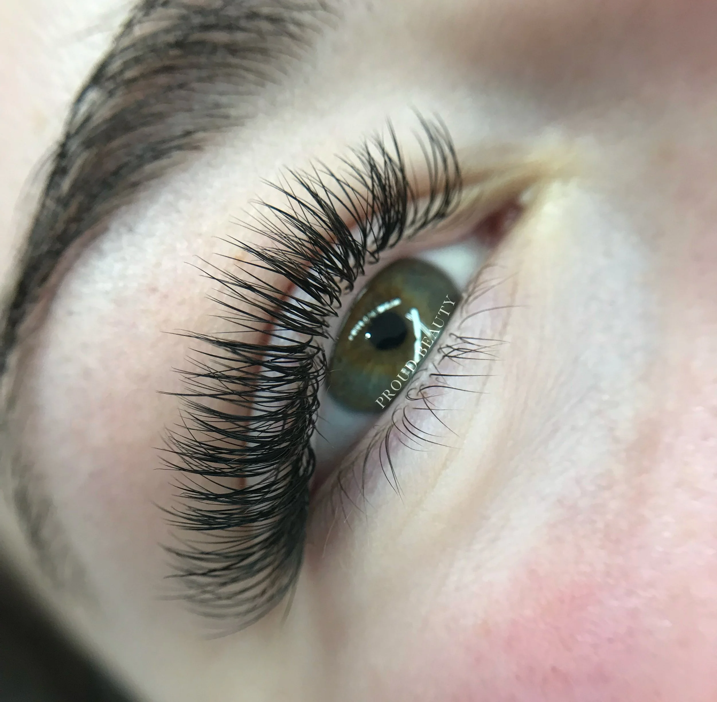 Hybrid lash extensions in Christchurch