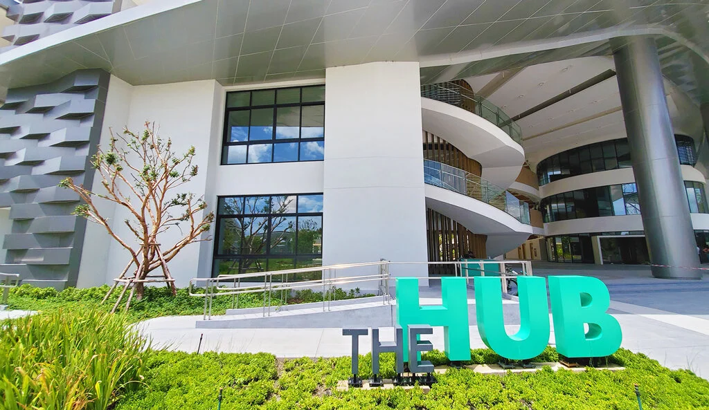 the_hub_2.jpg
