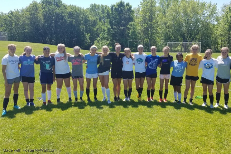 Molly Rouse USSF A License head coach for D1 college program Dixie state in Utah and former professional player for Vancouver Whitecaps in the Women's Premier Soccer League pictured here with girls that attended one of our girls 2018 ID camps.