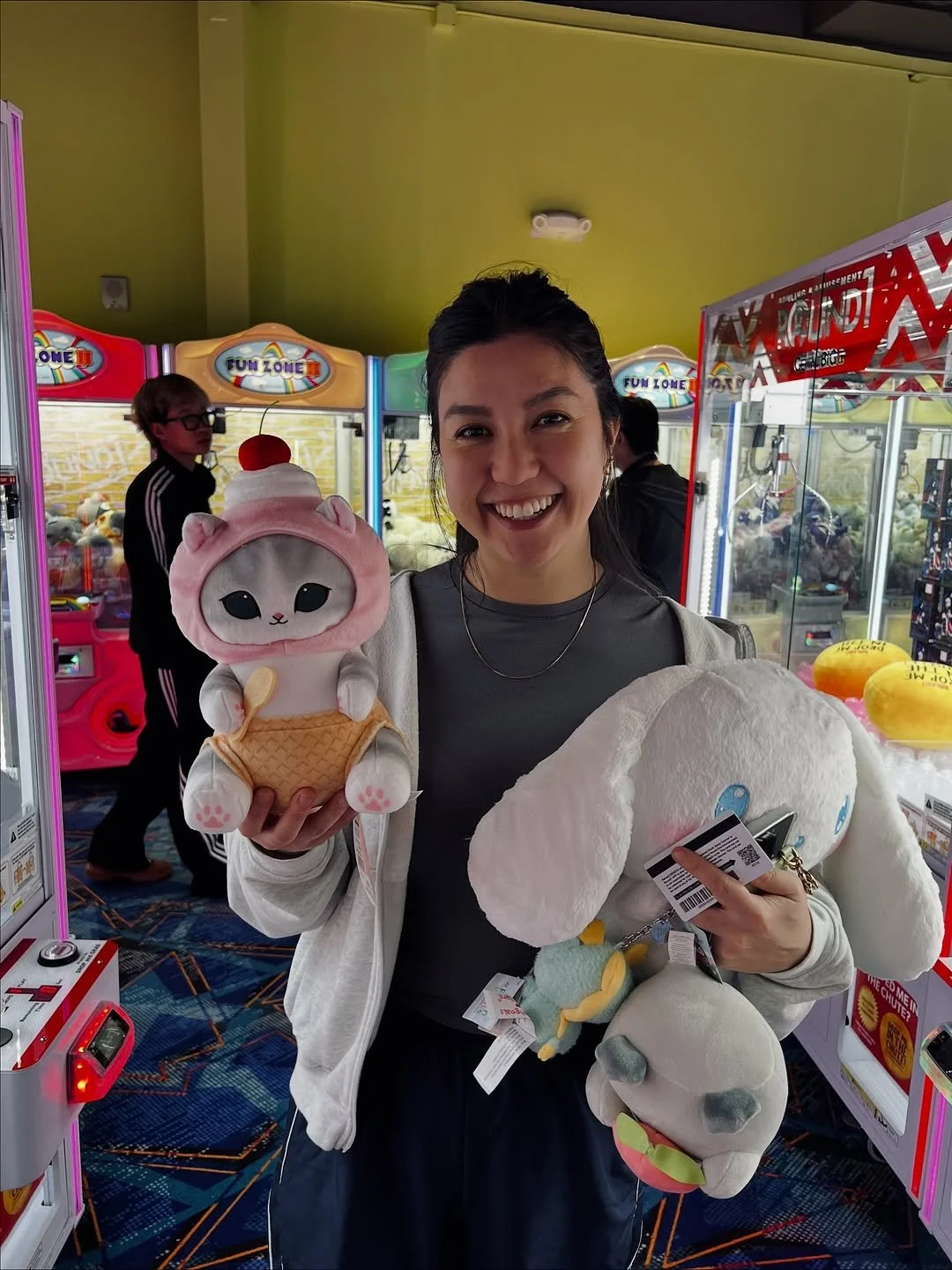 Walked in for fun and walked out with wins! 😎 💪 

📸📽️ : @aphimm (via IG) #R1FanRepost
 --- 
Want a chance to be featured? Tag us @round1usa or #round1usa
 ---
 🙌 Take home your next crane prize! Click the link in our bio to find a Round1 near yo