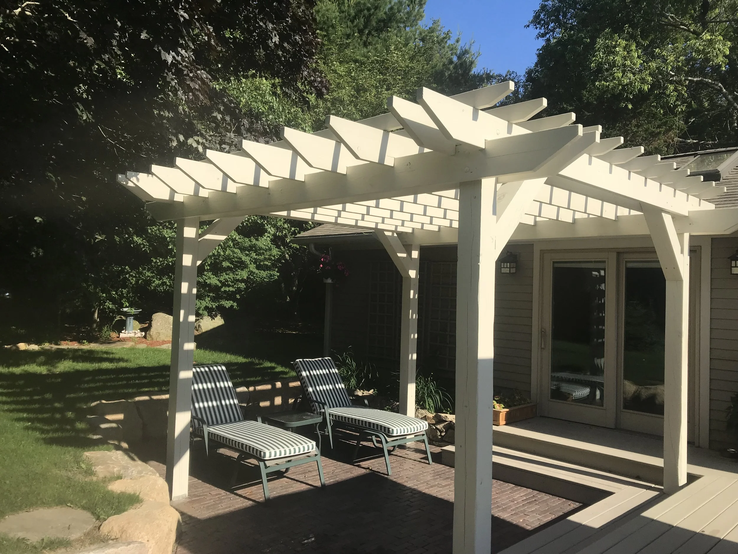 How a Pergola and Plantings Can Transform Your Short Hills, NJ Outdoor Space into a Serene Retreat
