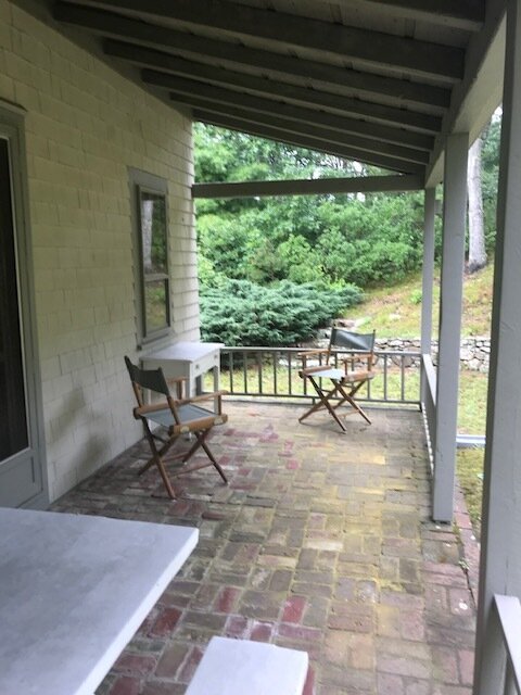 PORCHwithPICNICtable2.jpg