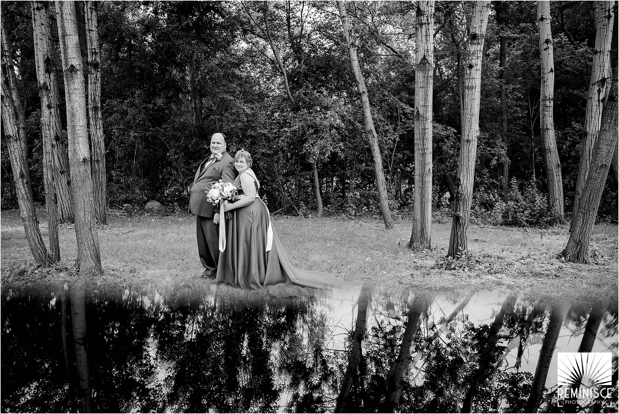 15-intimate-wedding-black-and-white-artistic-photo-newlyweds-reflection-park-trees.jpg