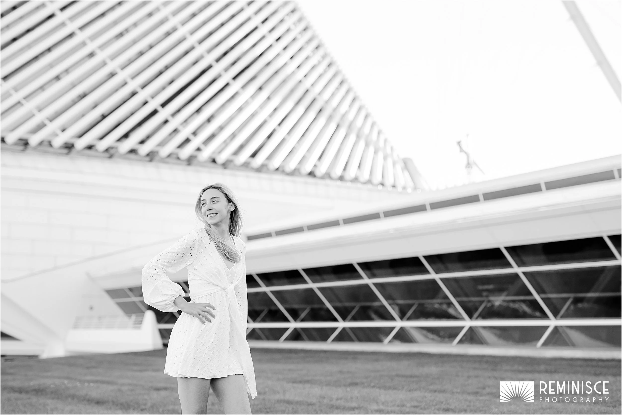 05-girl-hand-on-hip-looking-away-art-museum-background.JPG