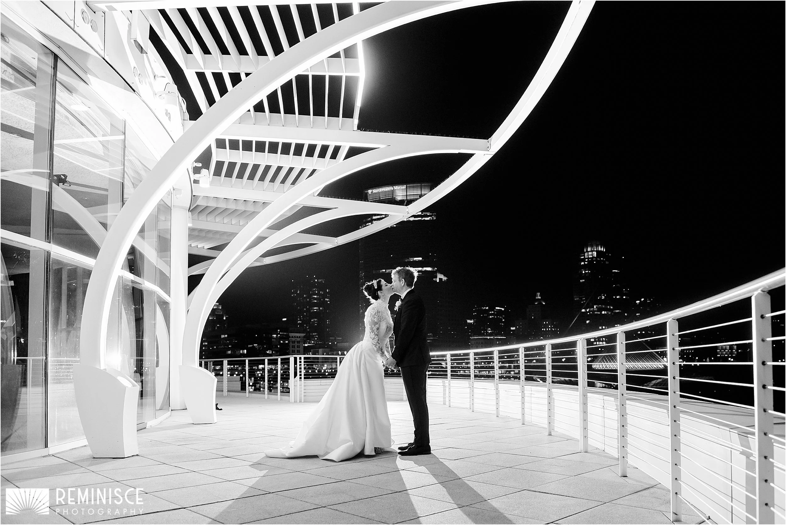07-nighttime-discovery-world-pilot-house-bride-groom-kissing.JPG