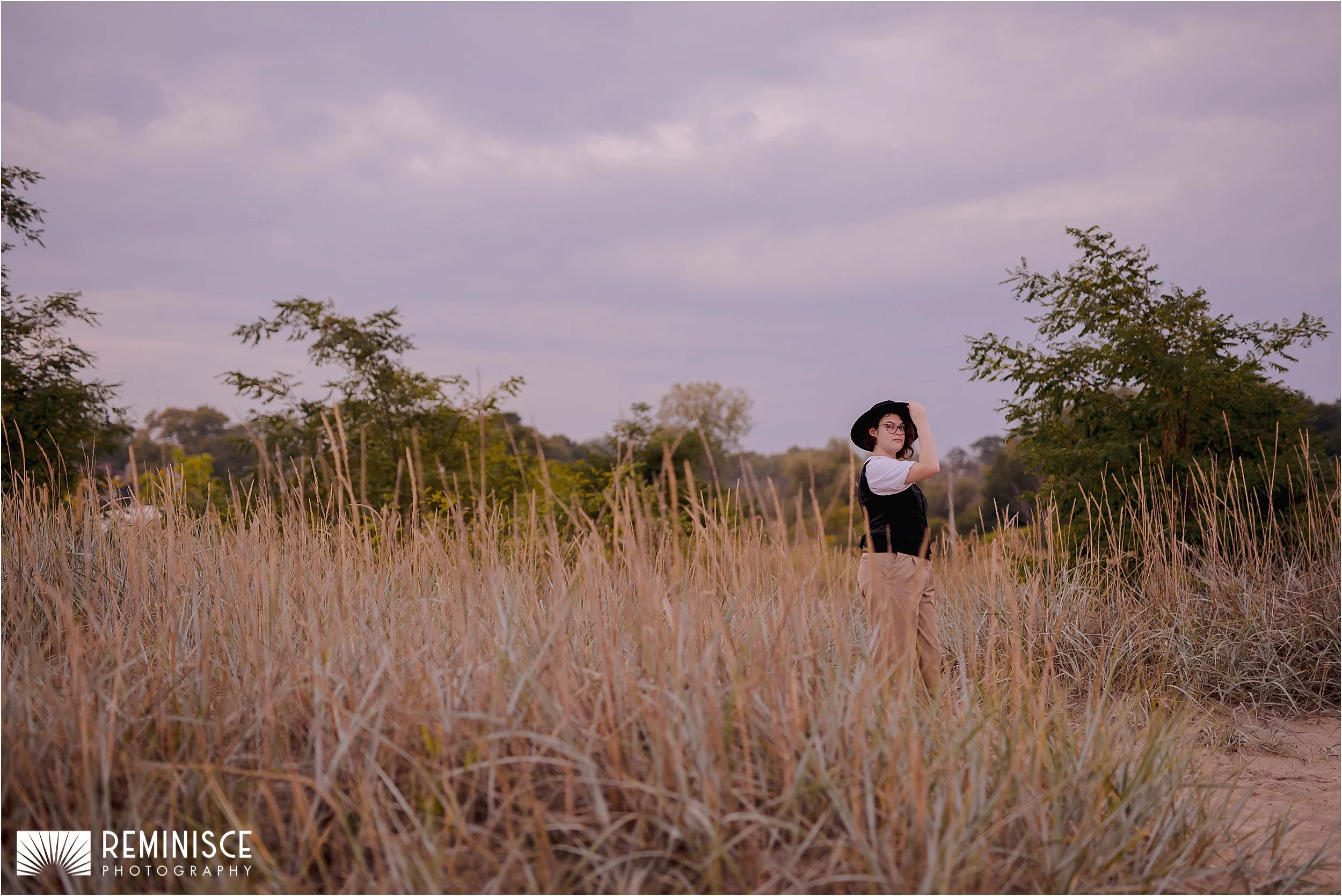 06-park-senior-photos-nature-beach-lake-black-hat.JPG