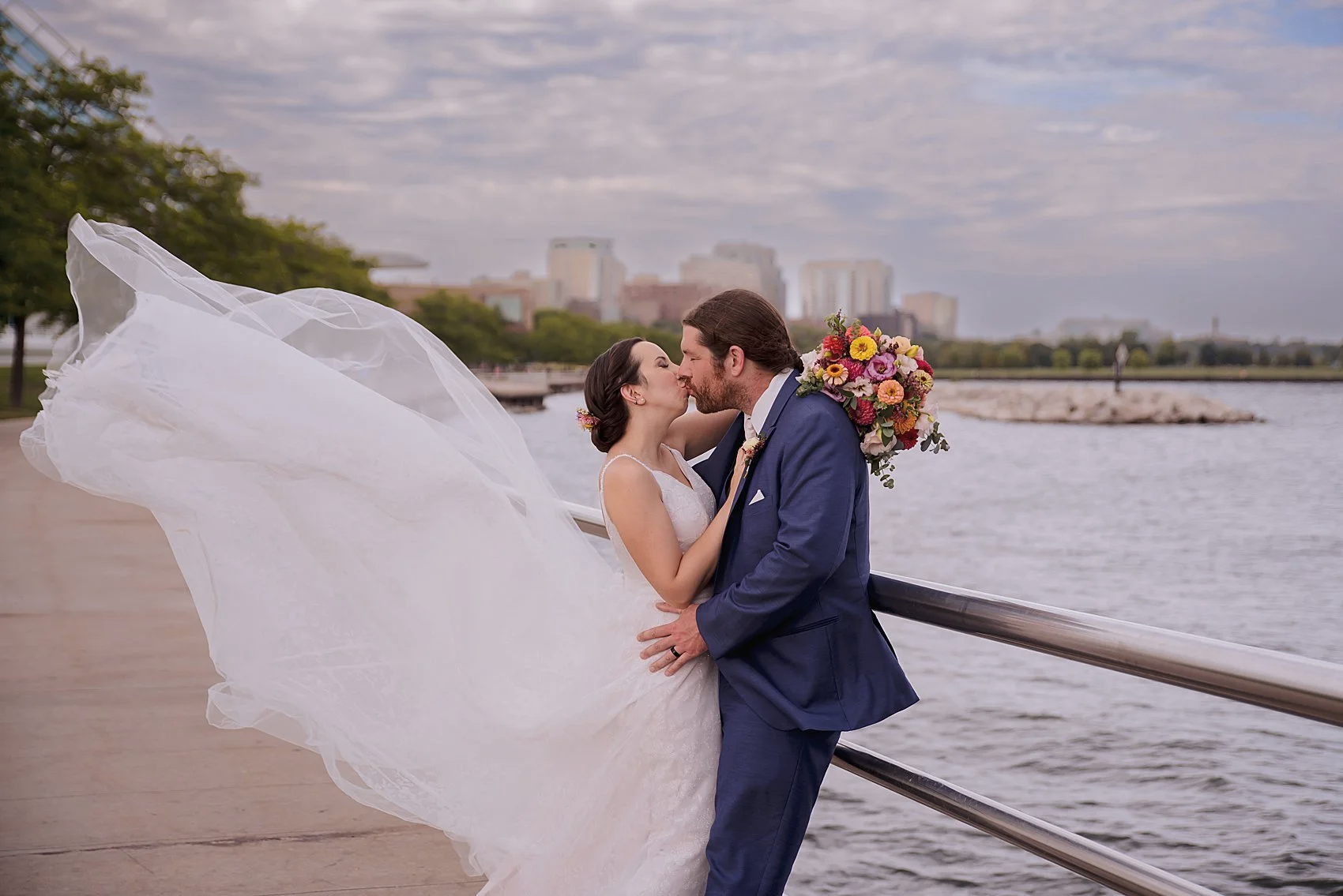 31-dramatic-artistic-candid-authentic-romantic-wedding-photos.png