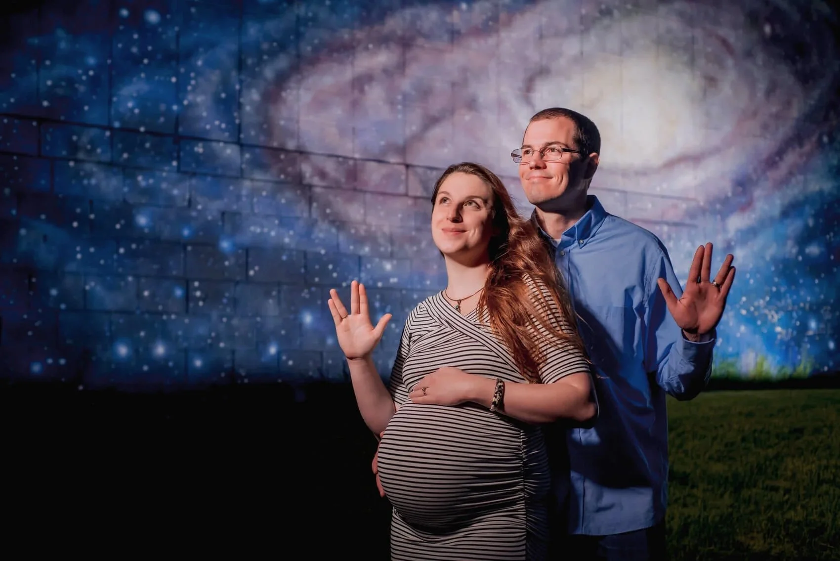 03-pregnancy-maternity-photography-star-trek-live-long-prosper.jpg