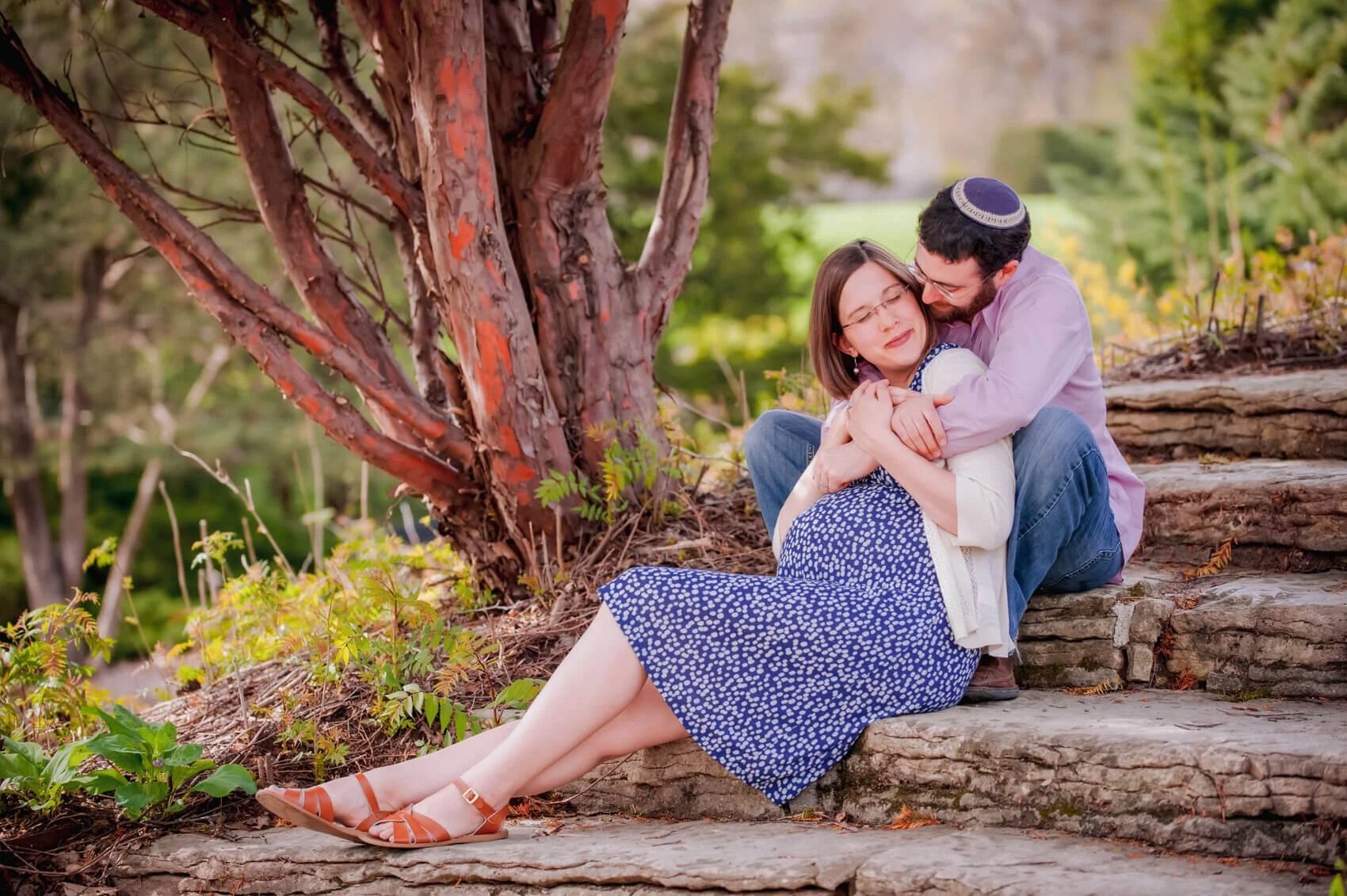 17-pregnancy-maternity-photography-family-sitting-stone-steps-boerner-botanical-gardens.jpg