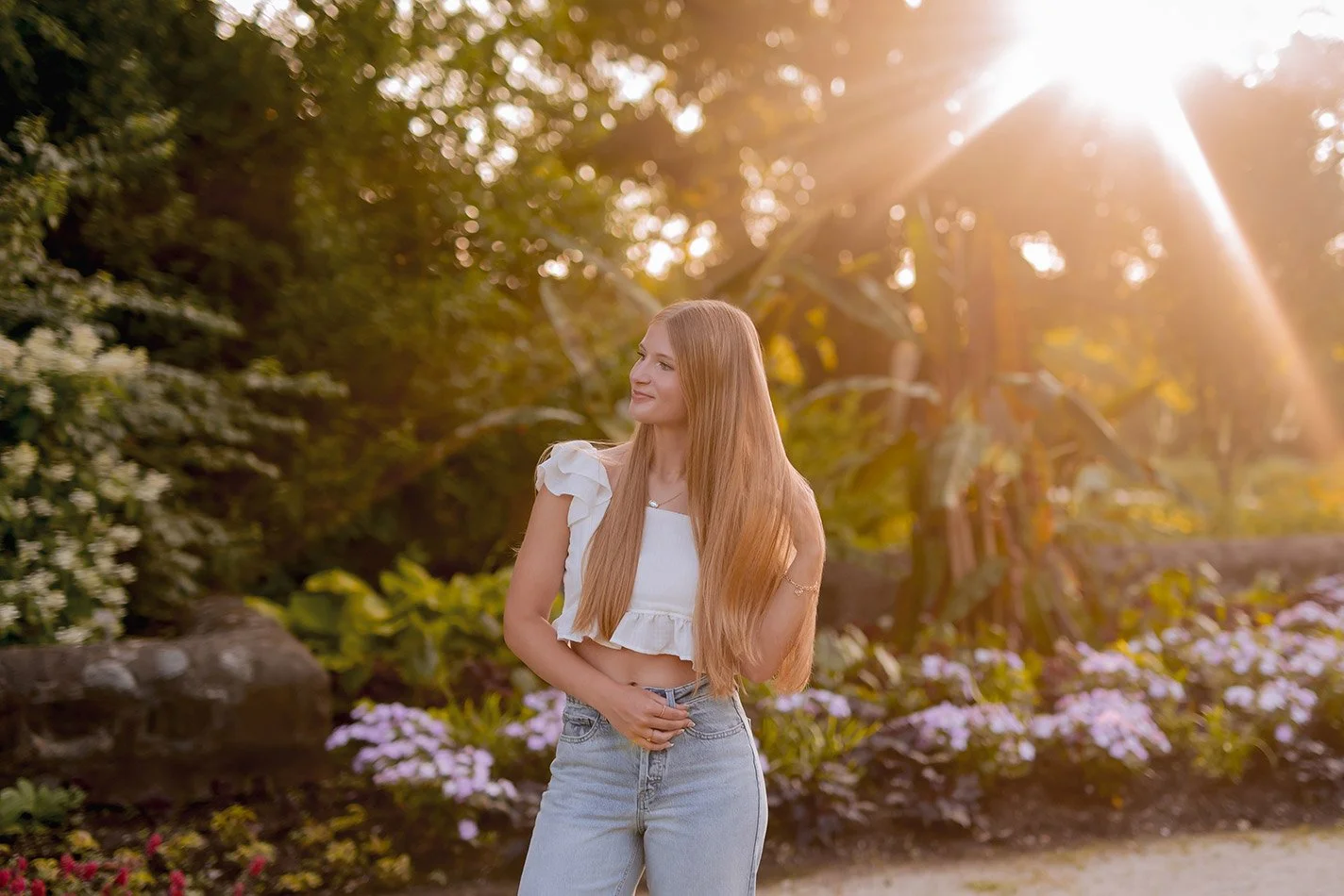 milwaukee-senior-portraits-golden-hour-flowers-boerner-botanical-gardens-sunset.jpg