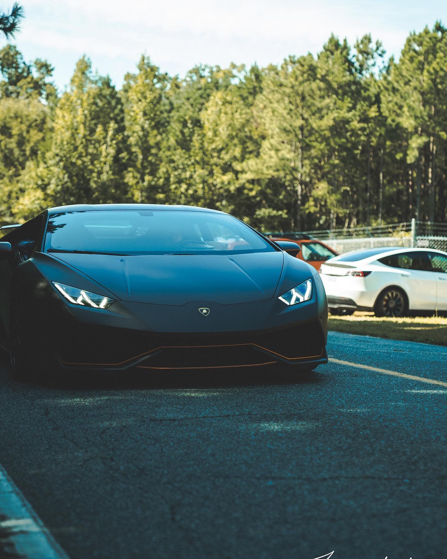 🐂

#lamborghini #hurican #lambo #car #sony #sonyfx3 #lightroom #petermckinnonpresets #sandisk #tilta #carphotography #photography #greensboro #lowkey #carshow #matteblack #steeringwheel #lambohuracan