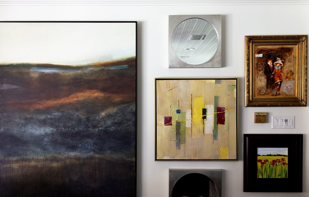 Gallery walls turn your space into a personal art exhibit, showcasing memories, creativity, and style.  Every piece tells a story, making your walls a living masterpiece. 🎨🖼️#GalleryWall #HomeDecor #ArtLovers

Design + Styling | @krystaldawndesign
