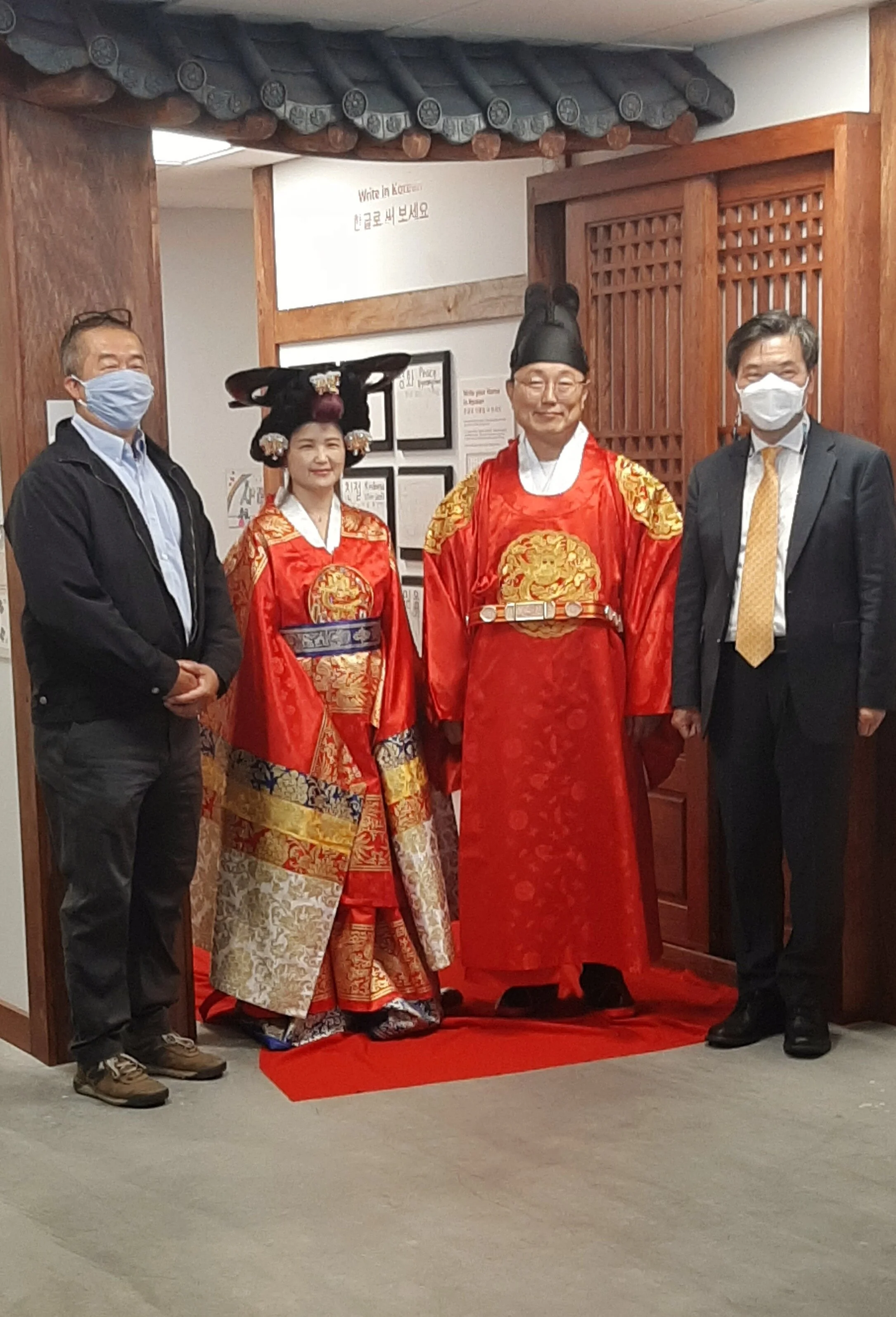 Here Come the King and Queen! Korean Language School Exhibit Celebration
