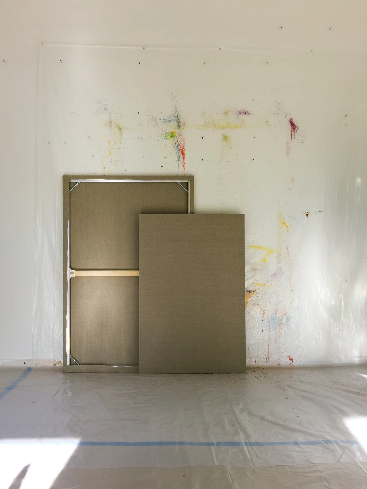 "Unsized Linen Front and Back, Lit by Sun".36 x 48 in. 91.44 x 121.92 cm. Archival Pigment Print, David Haxton, 2019. L1_00445.

