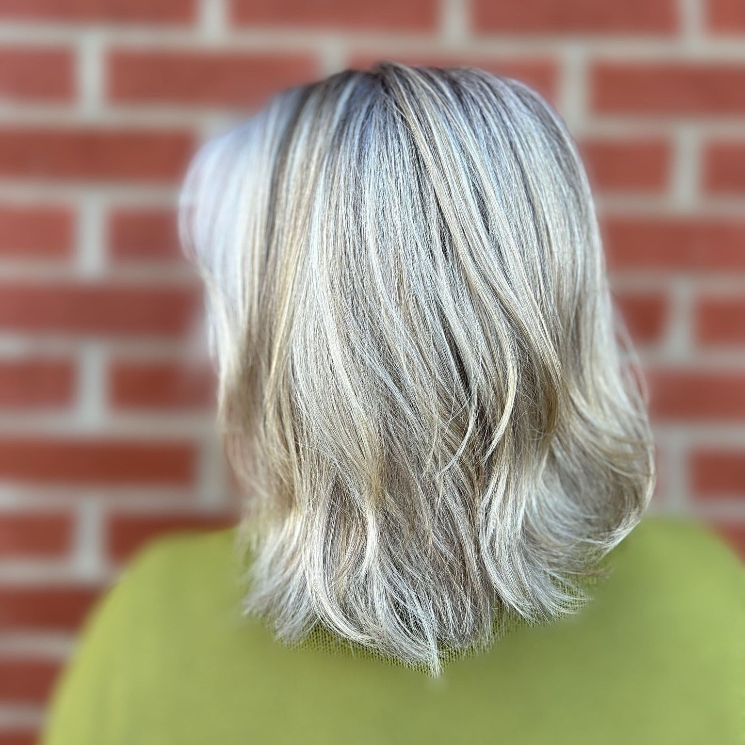 Gray blending never looked so good. 🌷🌼 Customized blonding/gray blending by Aurora @hair__by_b3lla 

 #davinessalon #discoverwakeforest #ncstylist #hairundone #wakeforest #hairundonesalon #wakeforestnc #hairstylistwakeforest #hairsalonwakeforest #9