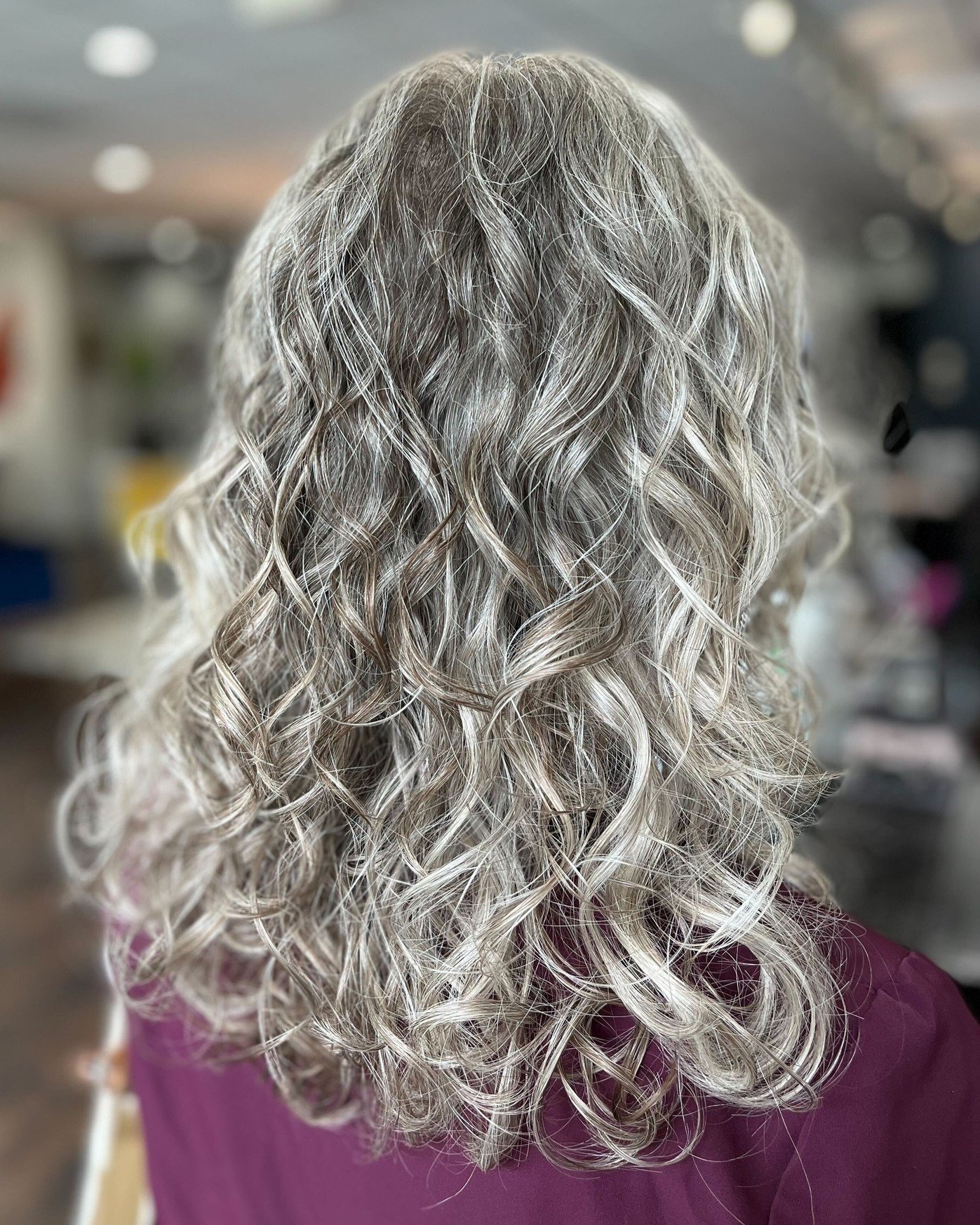 Curly Hair Perfection by Lindsay 💜 @hairbylindsay_ 

 #davinessalon #discoverwakeforest #curlyhair #nccurlspecialist #wakeforestcurlspecialist #haircutspecialist #haircuttingspecialist #ncstylist #hairundone #wakeforest #hairundonesalon #919salon #w