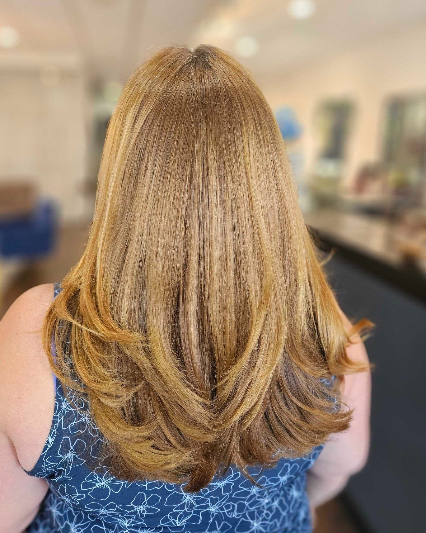 We are loving the @amika smooth over frizz fighting treatment! Seeing is believing so add a treatment to your next appointment. Long layered cut and express smoothing treatment by Bri ❤ @bri__arteest__94 

 #davinessalon #discoverwakeforest #haircuts