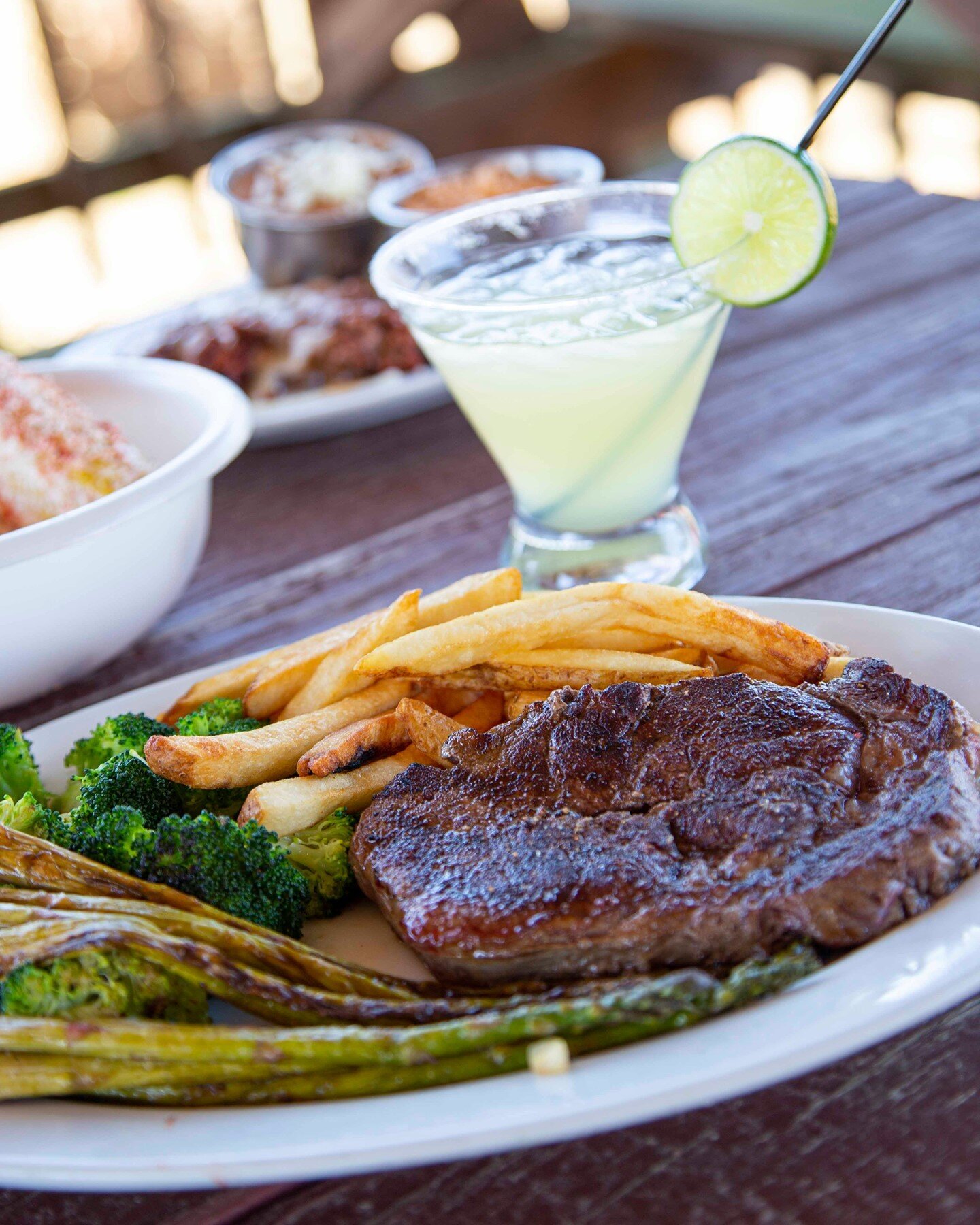 Always make time for the things you love, like Mexican food and margaritas 🥂

#ayetoronc #mexicanfood #comidamexicana #steak #steakdishes #sanfordnc #hollyspringsnc #margaritas #drinks