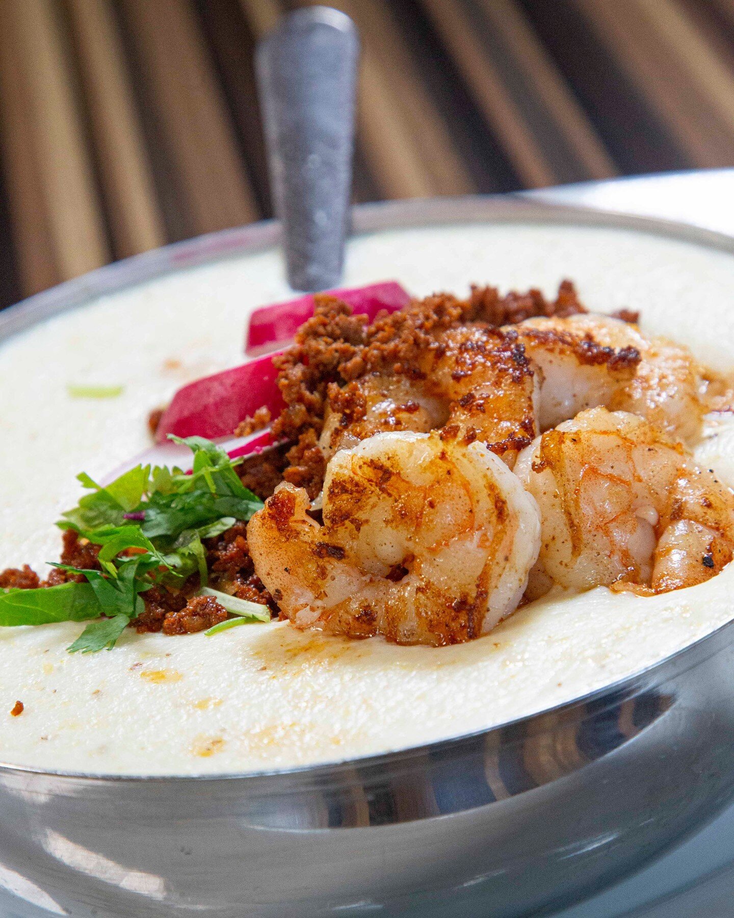 A southern classic: Shrimp and Grits - stone ground grits topped with delicious grilled shrimp with choice of chorizo or bacon and garnished with radish and parsley ✨

#ayetoronc #shrimp #shrimpandgrits #southernfood #seafood #grits #mexicanfood #mex