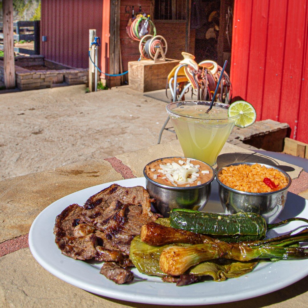 Steak + Margaritas = perfect plan for the weekend! ❤️

#ayetoronc #mexicanfood #comidamexicana #steak #carneasada #sanfordnc #hollyspringsnc