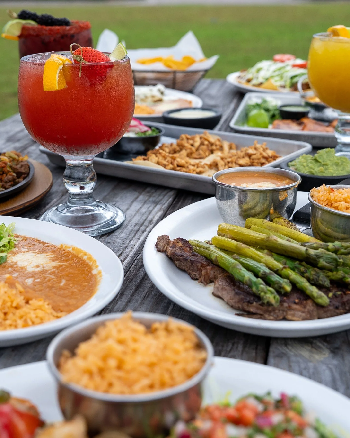 Good food, cold drinks and a little charm all the way. 🤠
 #AyeToro