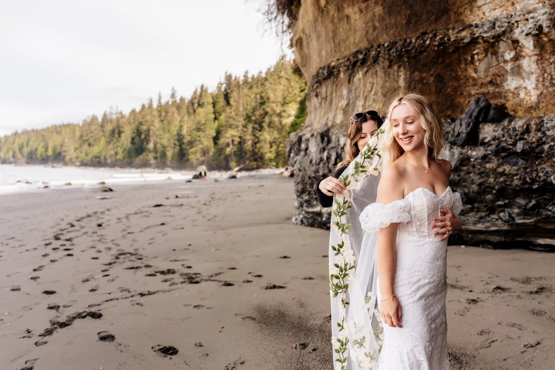 Victoria elopement Mystic Beach Sooke BC - 17.jpg