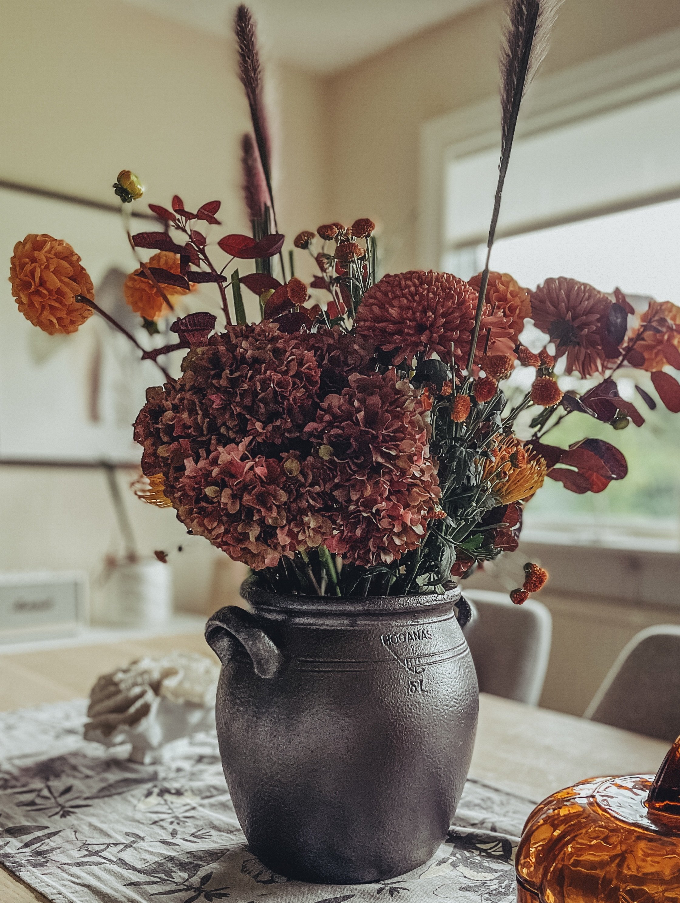 Autumn, gathered at home. 🍂

#thethereseedit #flowertalesbytherese
