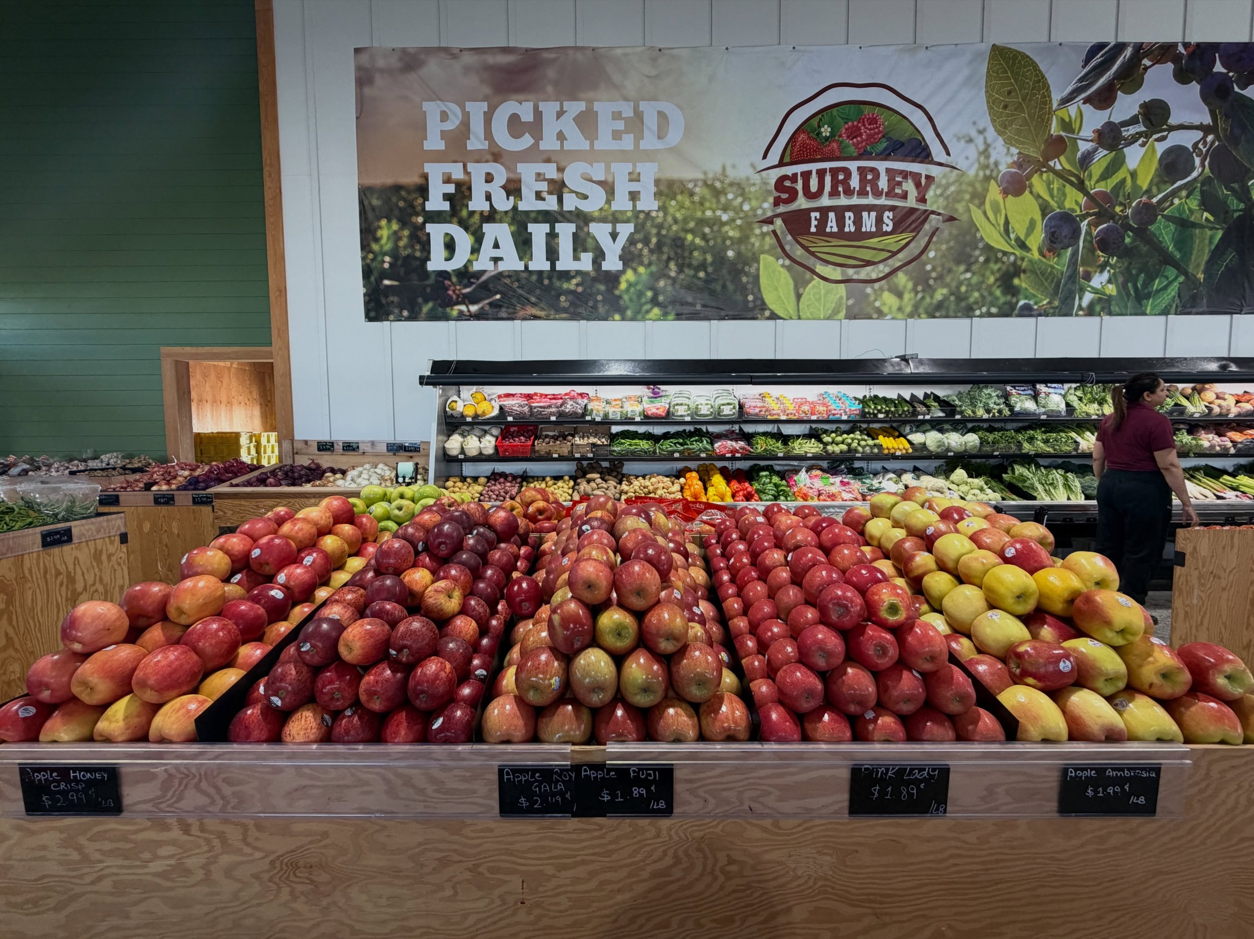 Okanagan apples are always a must have🍎

Since they are so naturally sugary and rich in flavours, you can also use these apples in desserts and baking!
 
📍Farm Markets:
5180 152 Street
4981 King George Blvd
(Open daily 9am to 6pm)

#surreyfarms #ok