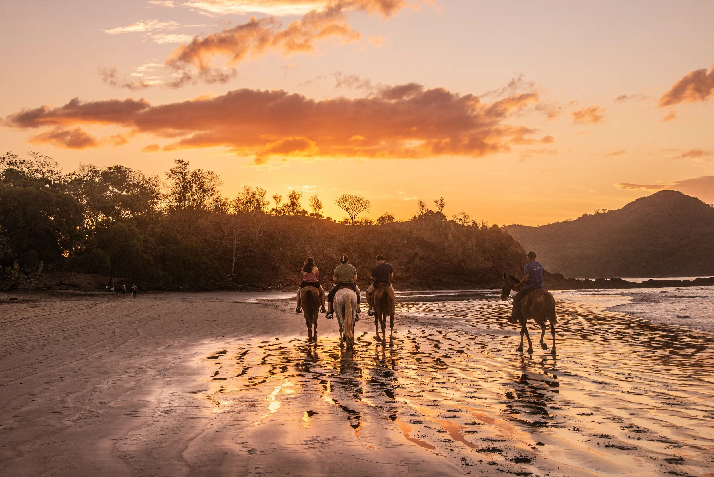 AdobeStock_479456503_Costa Rica_sunset.jpeg