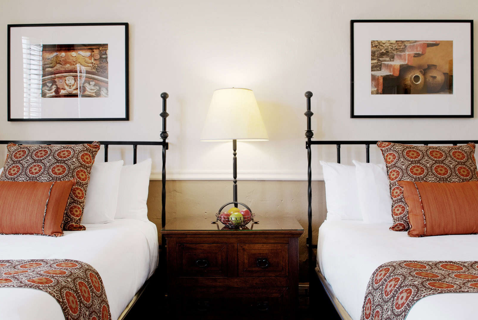 2 Queen Beds/Shared room