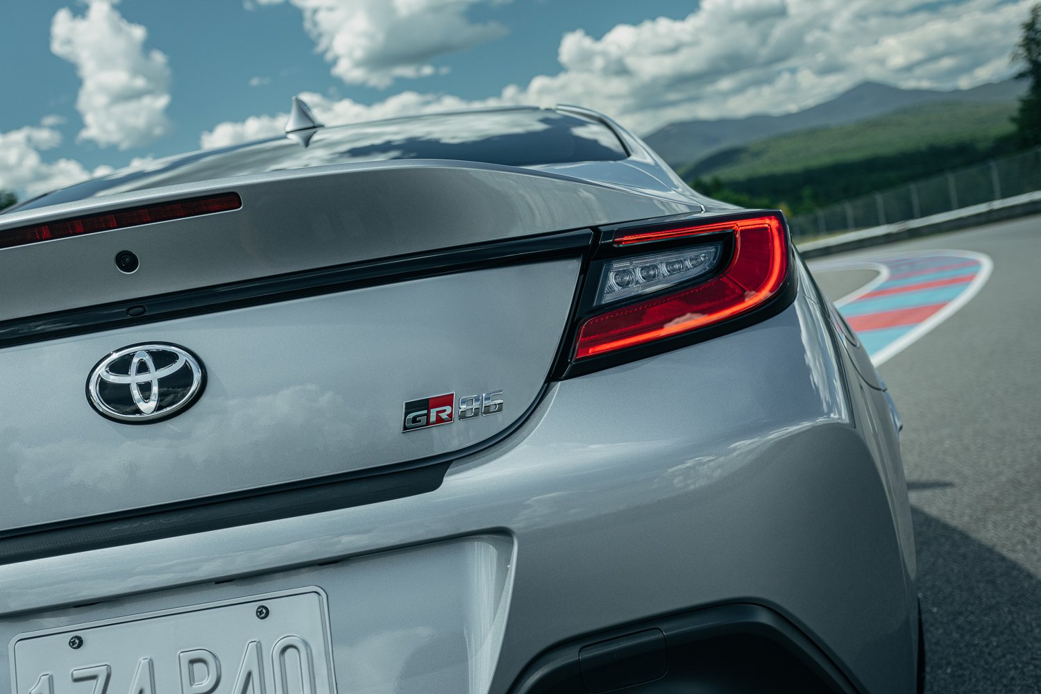 6-Toyota GR86.jpg