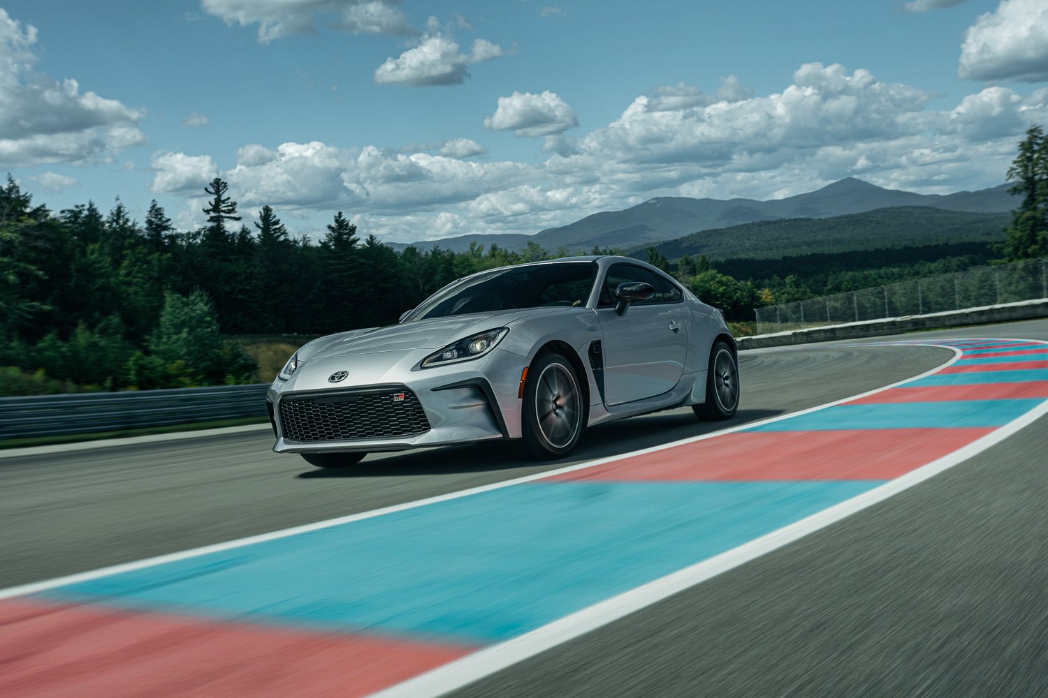 2-Toyota GR86.jpg