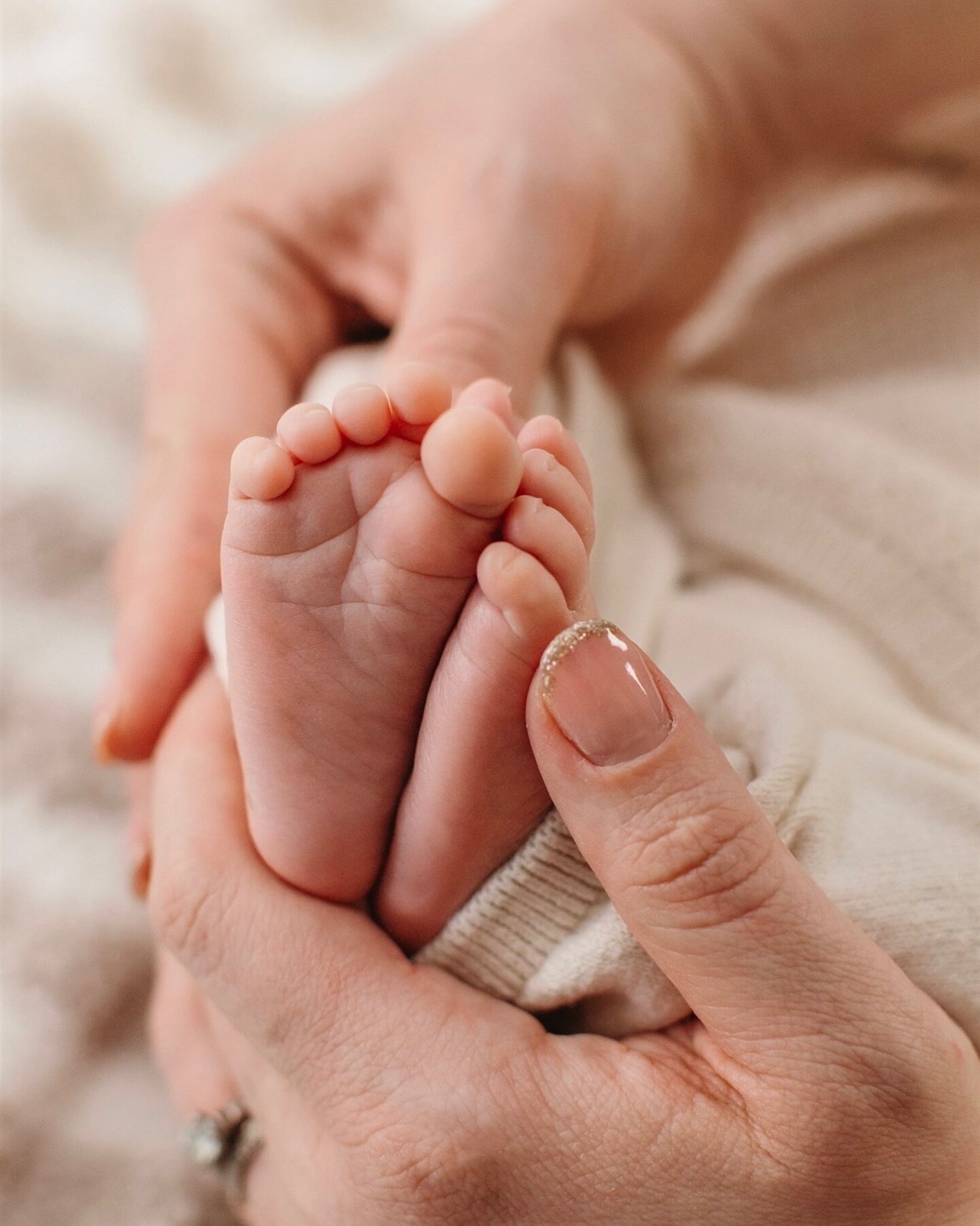 The most scrumptious little piggies to share with you this sunny, Friday morning! 

Baby feet will always be captured during our session together! I&rsquo;m obsessed with details and I even bought a macro lens just to be able to capture the close ups