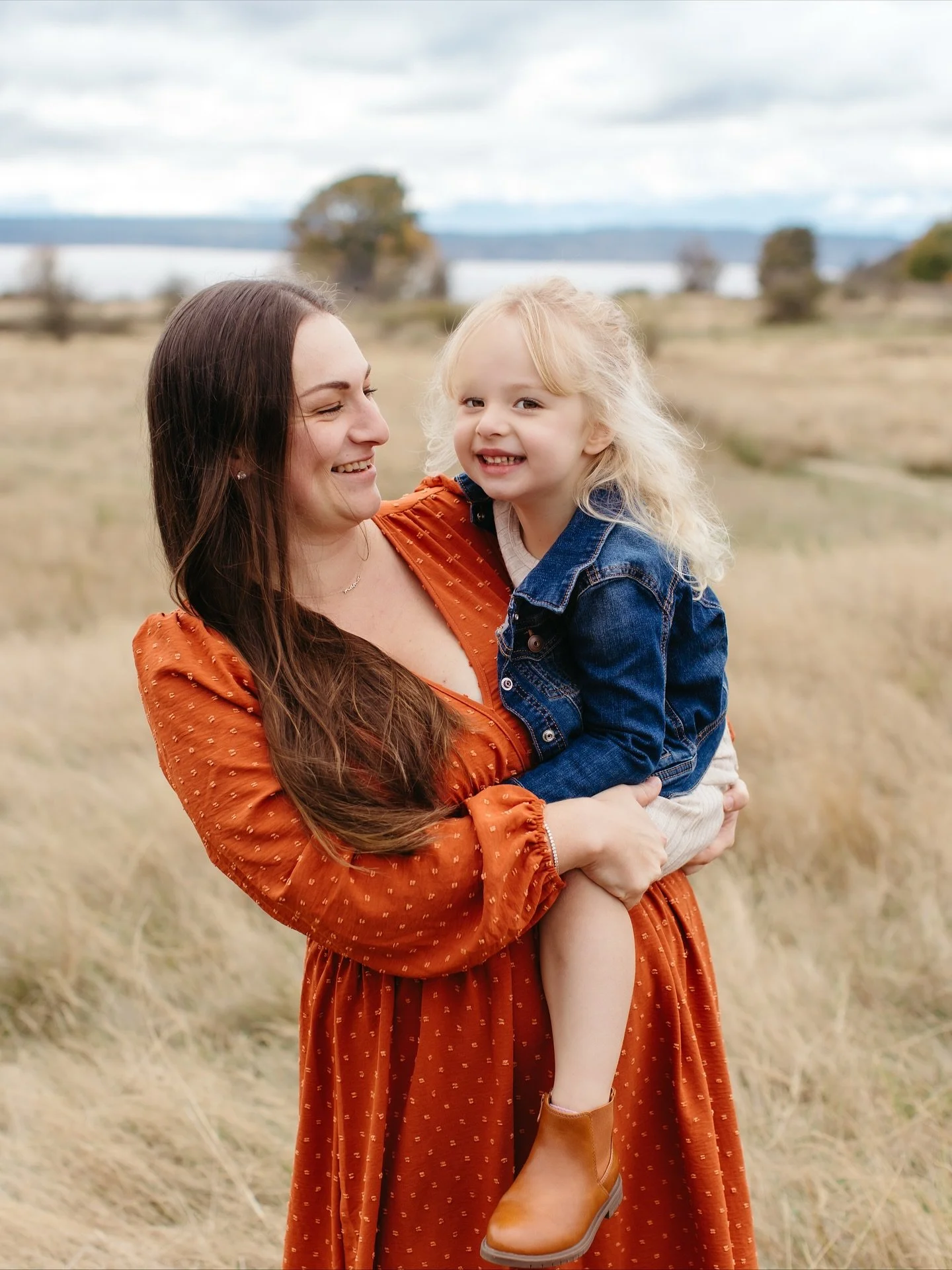 I love capturing your connection and the love you have for your people. I have been capturing this family for years now and even though they moved over 60 miles away, they still choose me. I feel so honored to watch you grow! 

Seattle Newborn Lifest