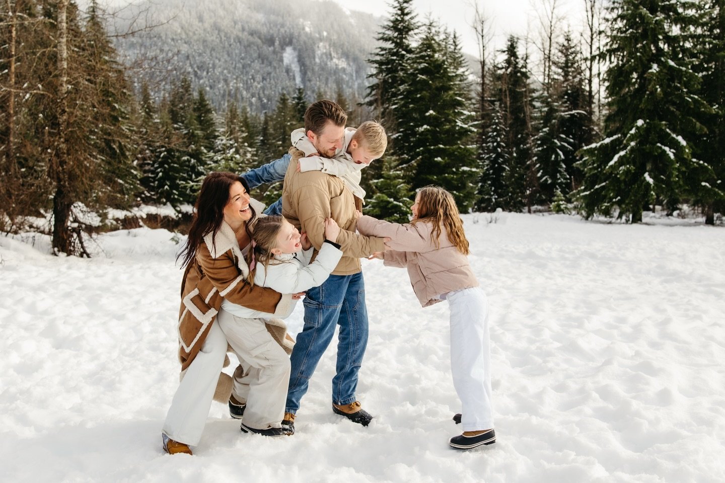 A sneak peek from my first session of the year yesterday capturing my best friends in the snow! I really love the playfulness of snow sessions so if there&rsquo;s anyone who wants one in the next month or two, please let me know and we&rsquo;ll find 