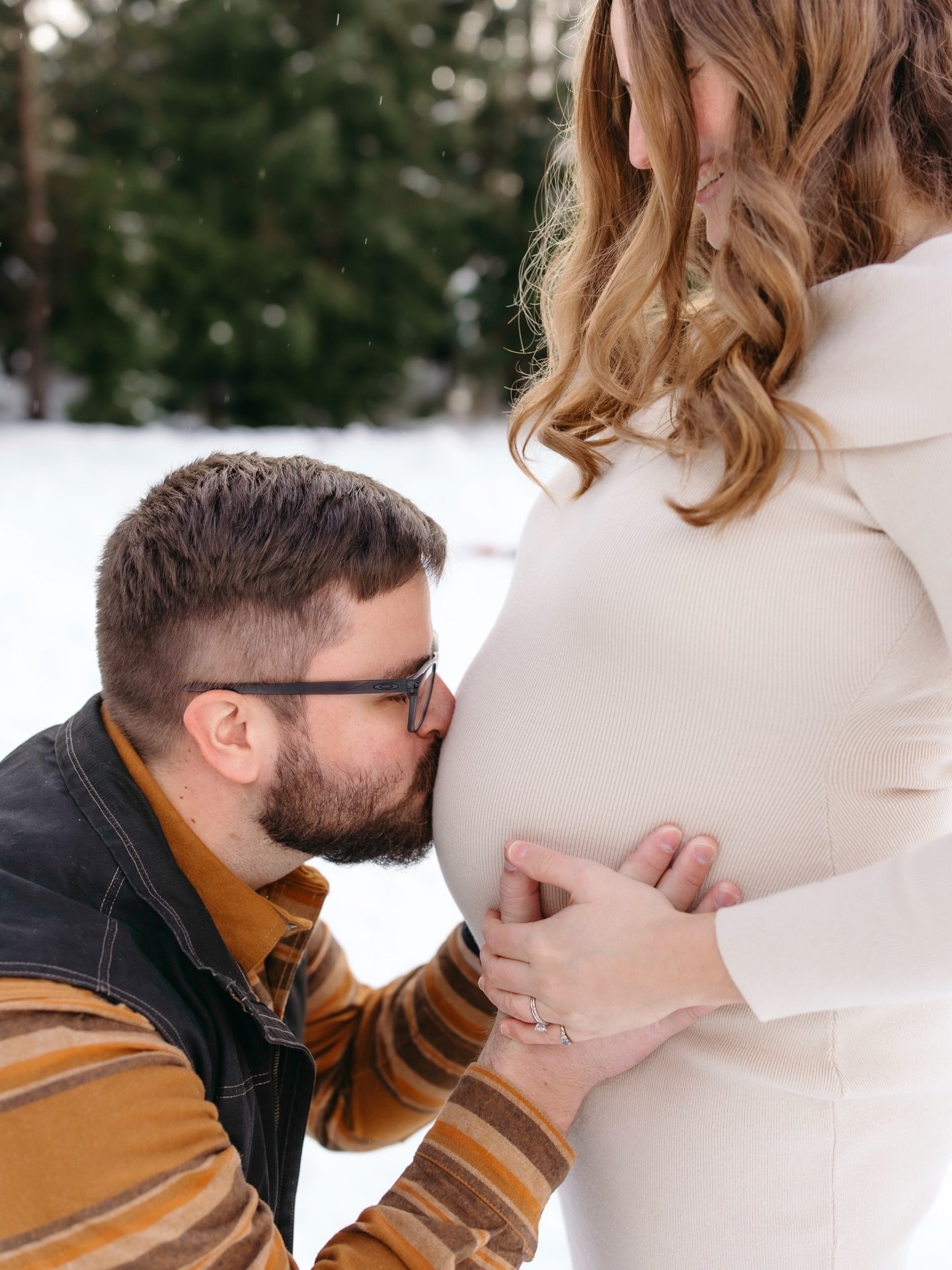 My first maternity session of the year was so much fun and this couple took advantage of my package so they will have a newborn lifestyle session in a few weeks! It&rsquo;s such a joy to help parents welcome their new baby with images like these! 

H