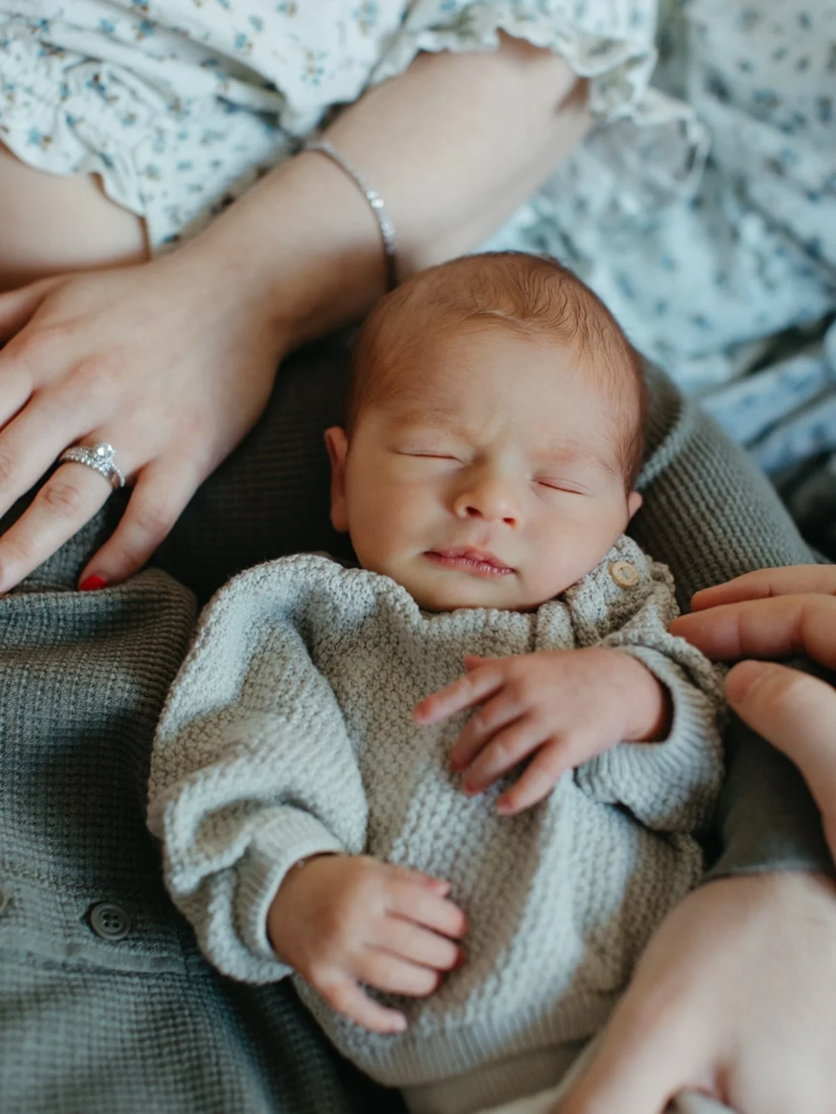 When considering whether or not to schedule a newborn session with me, I want to ensure you that I will do everything I can to make it a stress free experience for your family. 

Here are a few ways I help you feel at ease prior to our session:

⭐️ I