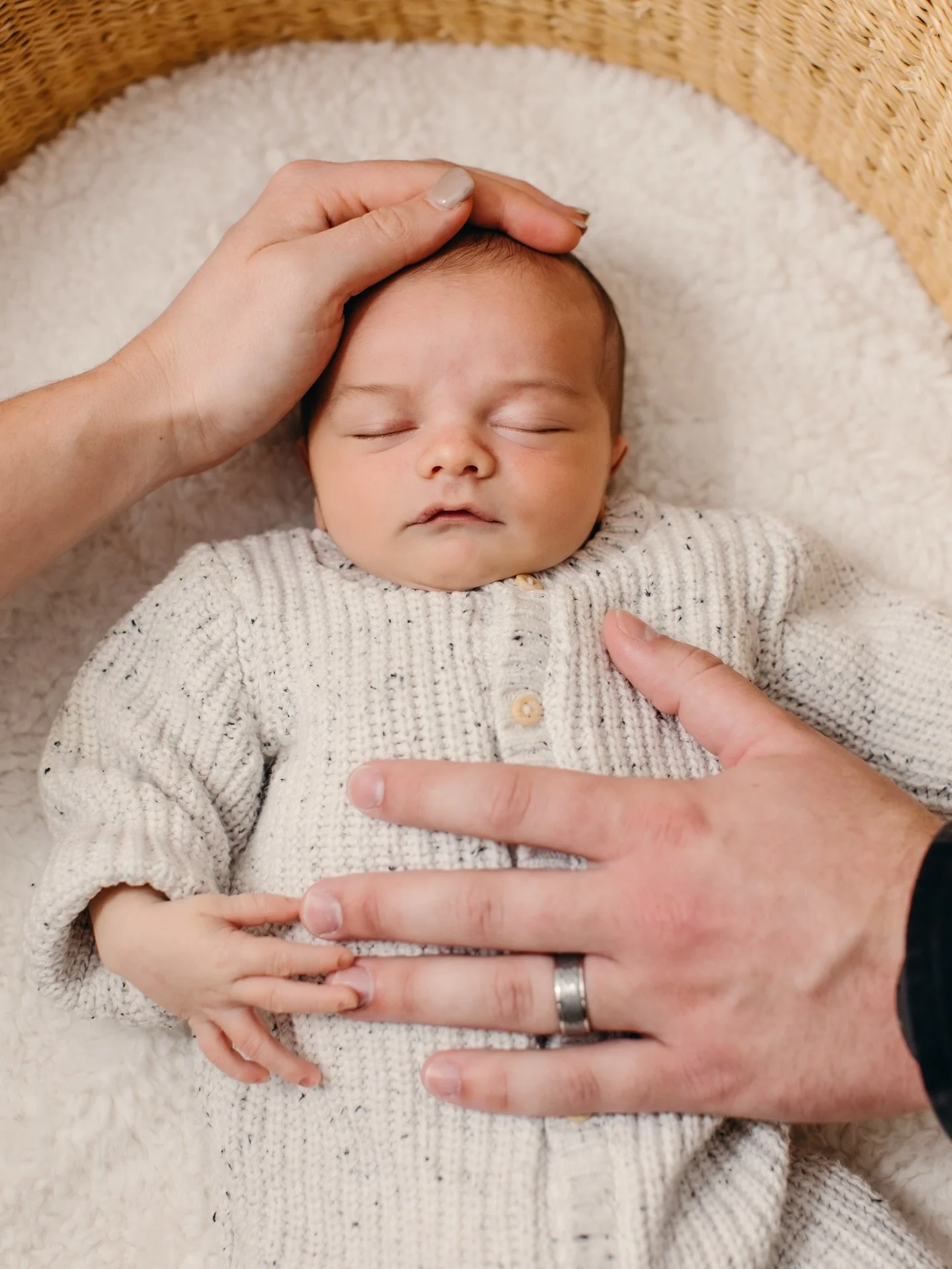 Little bitty baby compared to the hands that hold him! 

Sneak peek from a newborn session this week. I love the opportunity to help new parents remember how tiny and precious their baby was when they first arrived. 

Seattle Newborn Lifestyle Photog