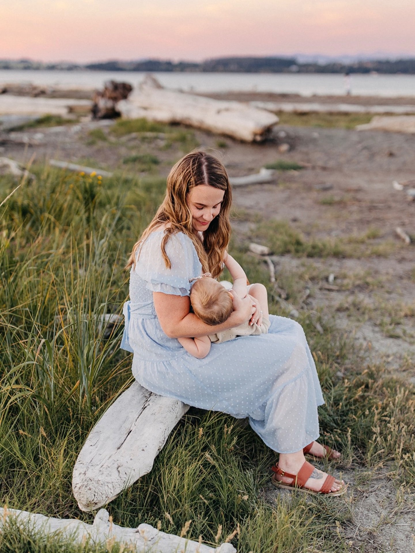 Throwback to my client and friend asking if she could have a photo of her nursing during our golden hour beach session. The answer will always be yes. All I have on my camera roll of me nursing my kids are selfies with double chins and awkward angles