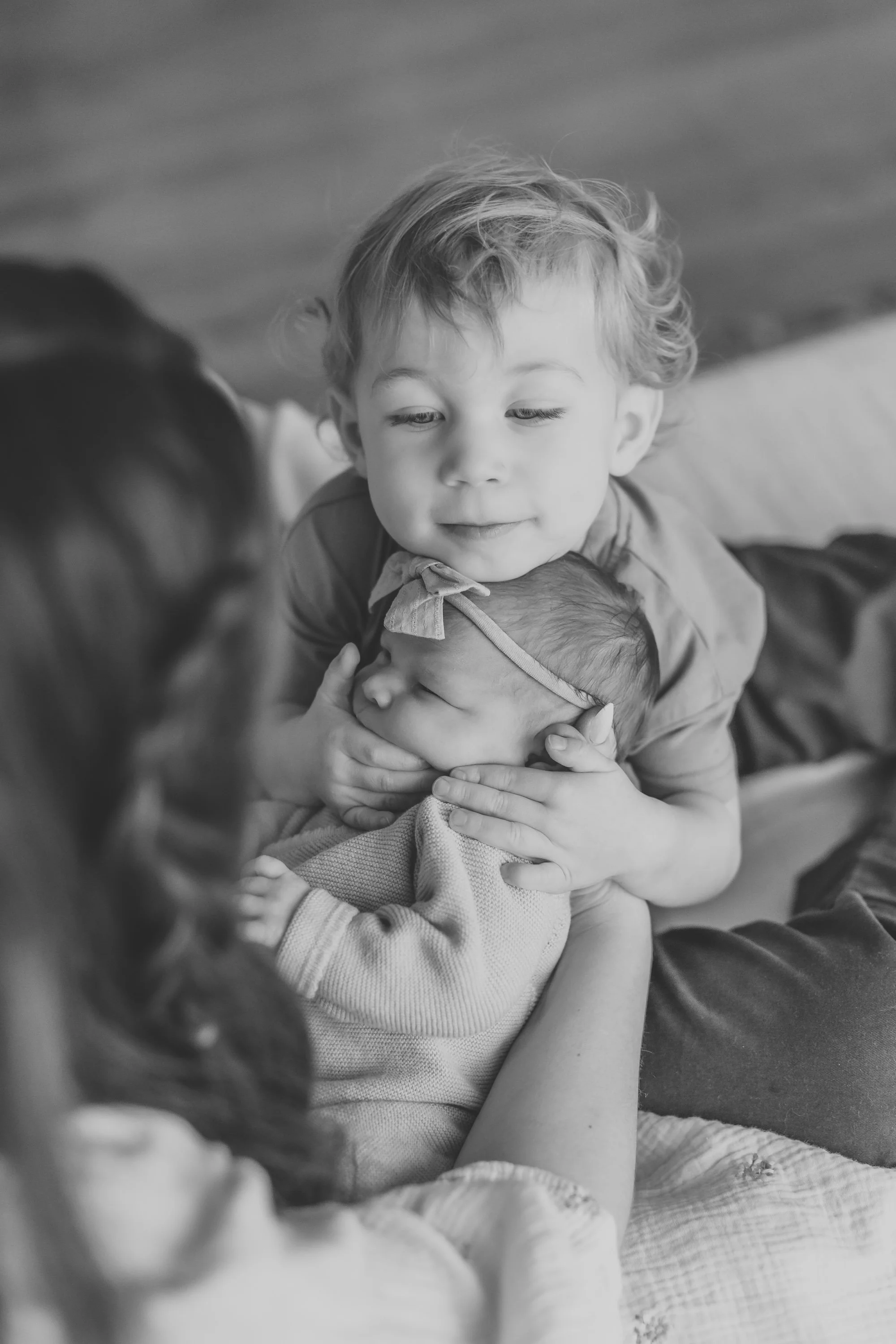 Newborn lifestyle session with a toddler in Seattle