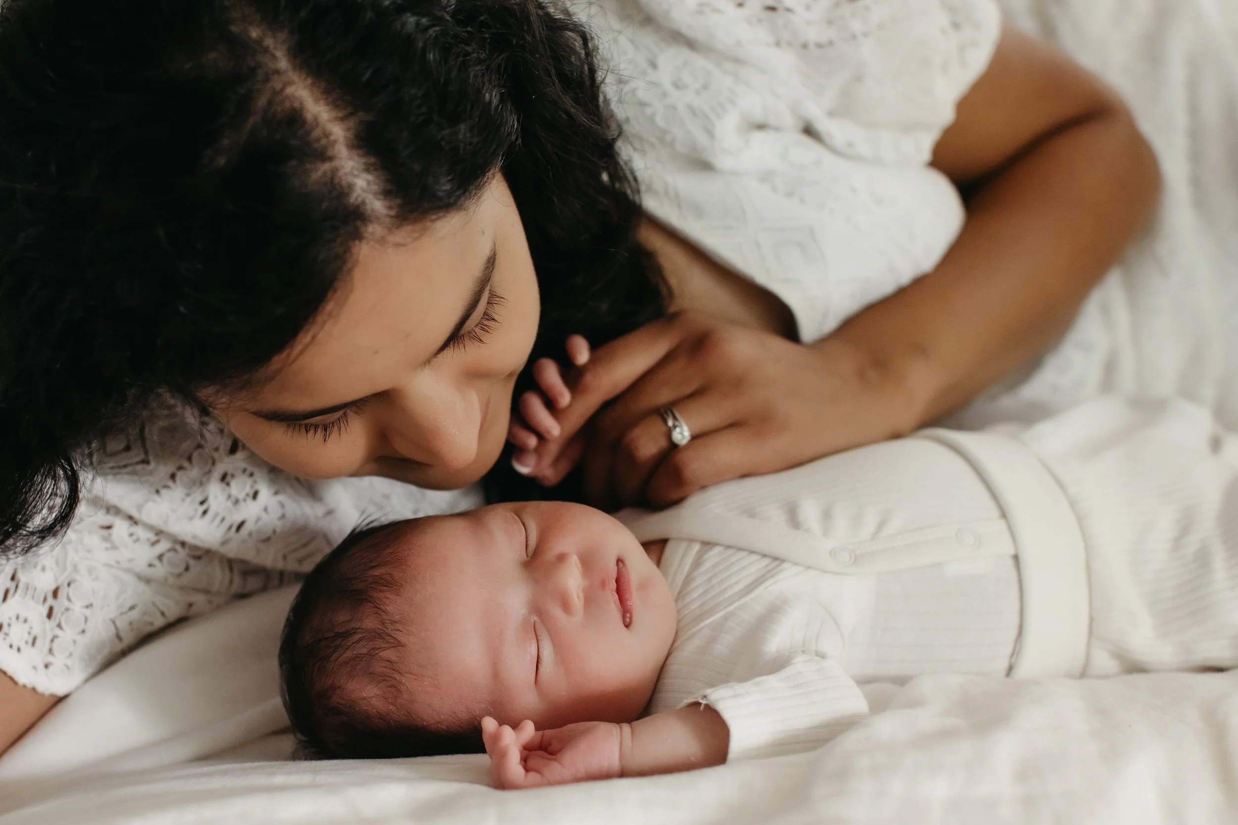 newborn lifestyle sessions capture real emotion in Snohomish