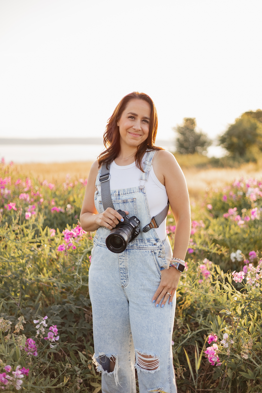 Lindsay is a colorful photographer in Seattle and Snohomish County