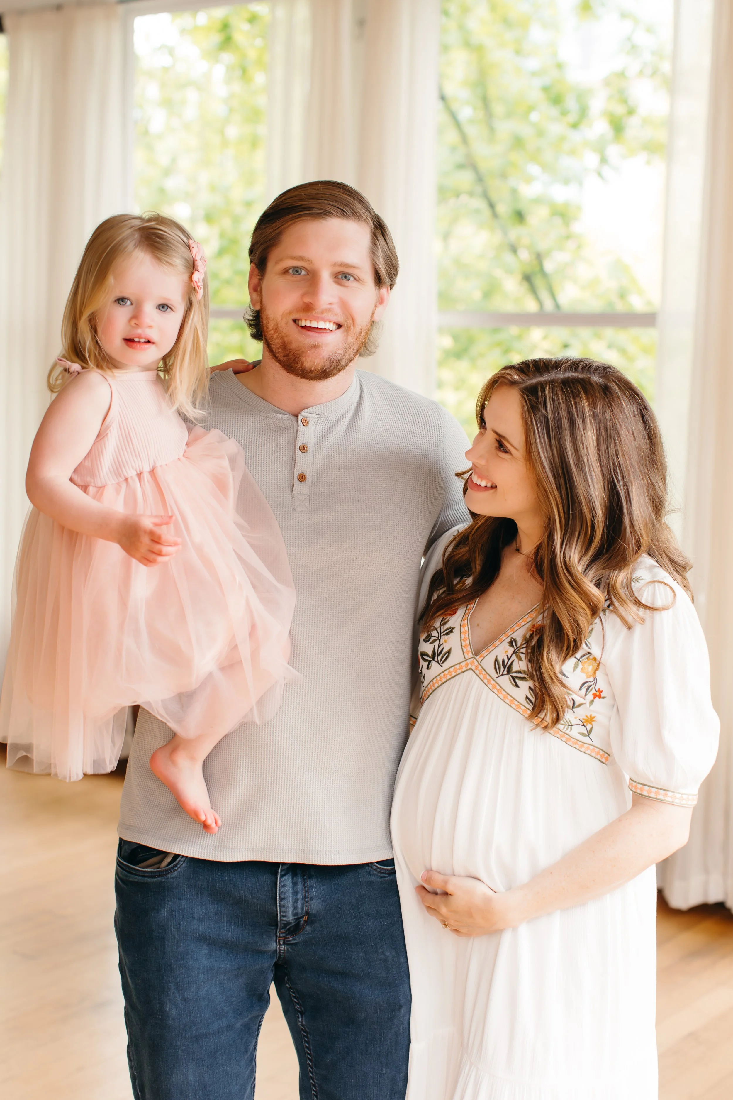 maternity studio session in downtown seattle with toddler