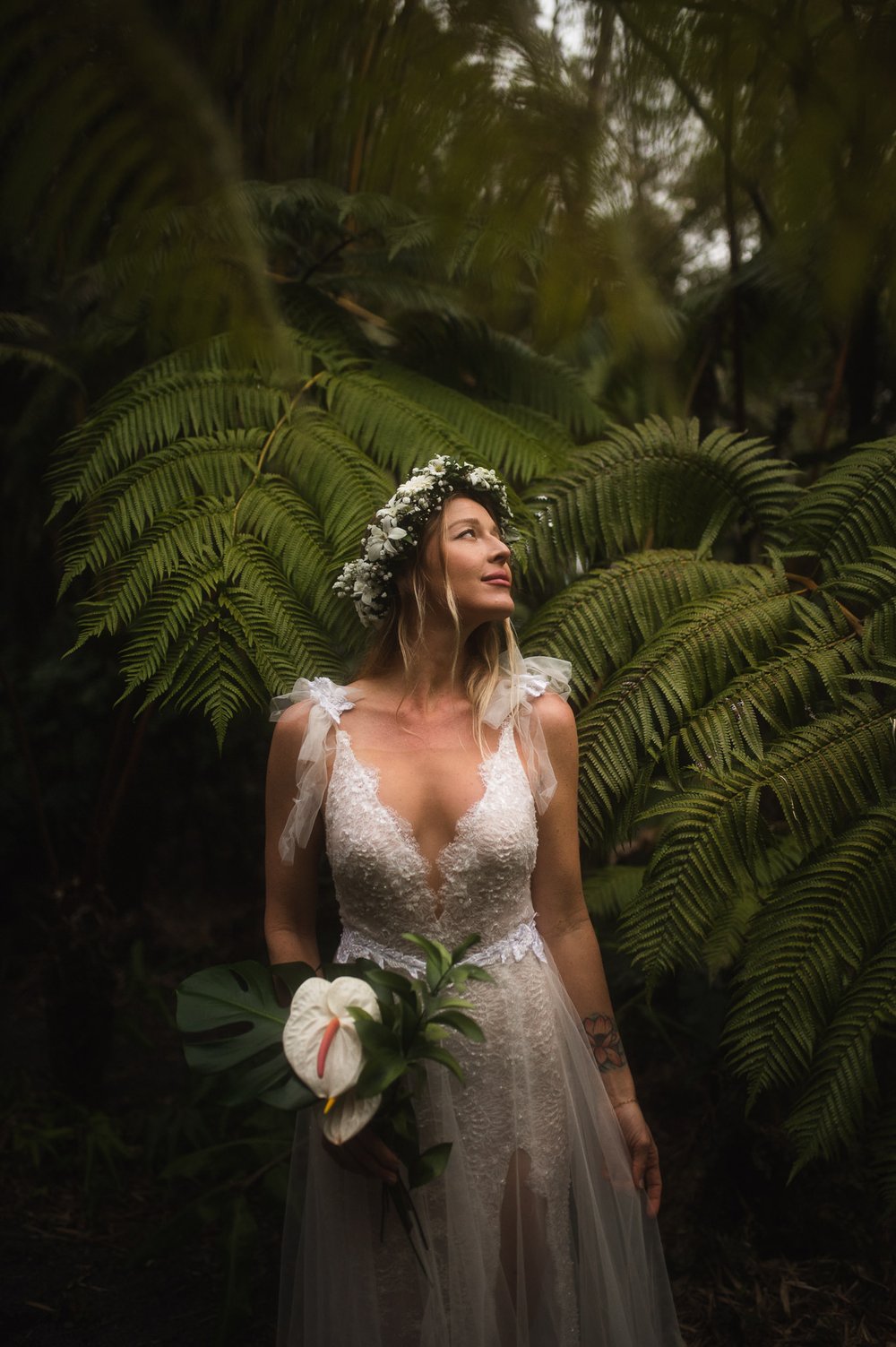 romantic volcano hawaii elopement bride in ferns