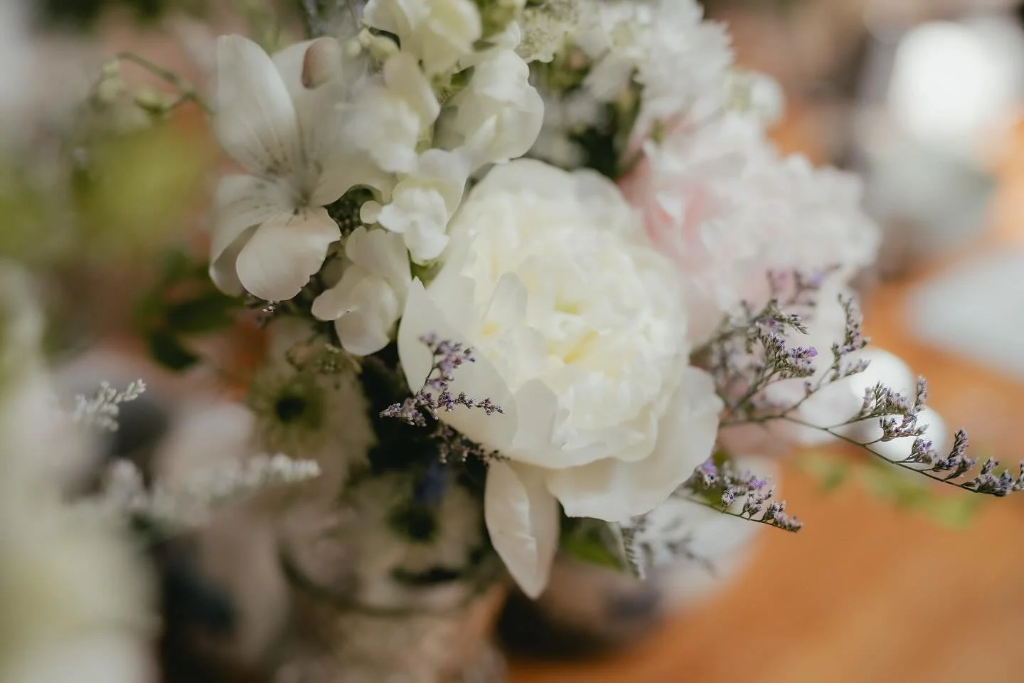 Love this dreamy close up of Jess&rsquo;s bridal bouquet from late May. Thank you @jakebuftonweddings for sharing these images. Your photographs from the day are stunning. 

#weddingphotography #bathflorist #sustainableweddingflowers