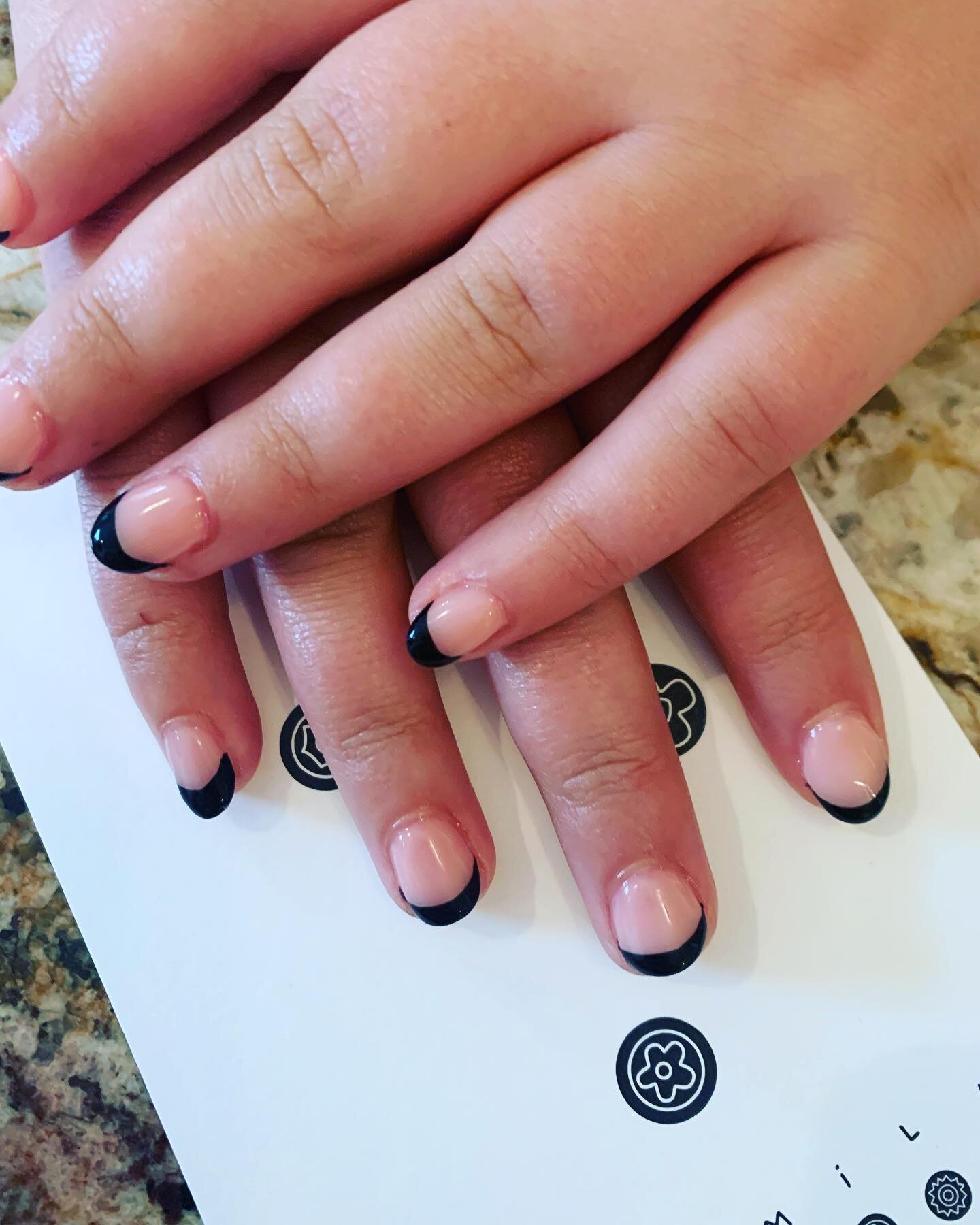 I 🖤 her plan of black tips - she&rsquo;s got beautiful free edge to work with 🖤🖤