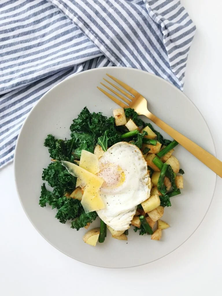 Green Kale &amp; Asparagus Breakfast Hash