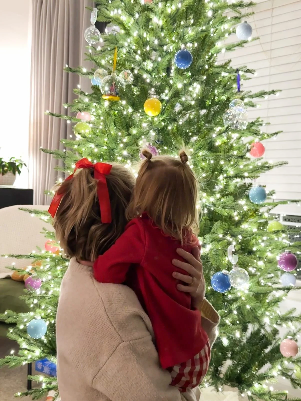 simply having a wonderful Christmas time 🎄 🎀 ⭐

spent more time IRL this year &amp; the magic was everything. wishing everyone a lovely holiday season ✨ ❤️

_
_

#christmas #romanticizeyourlife #everydaymagic #disneyfamily #girlmom