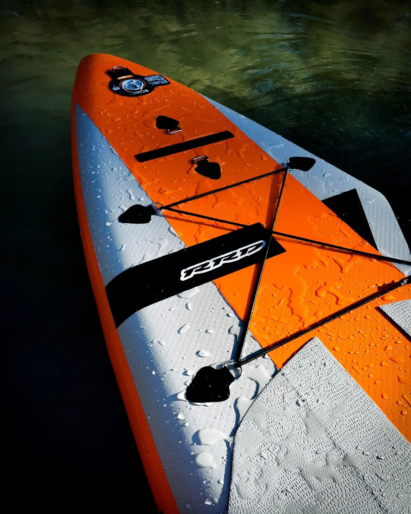 Spring is in the air and it's time to level up your SUP game with our New Board Feature 💁&zwj;♂️

Meet the 
🔶RRD Air EVO Cruiser🔶

🔸Tapered nose and back for maximum speed retention

🔸Flatter profile increases glide

🔸Perfect choice for lakes a